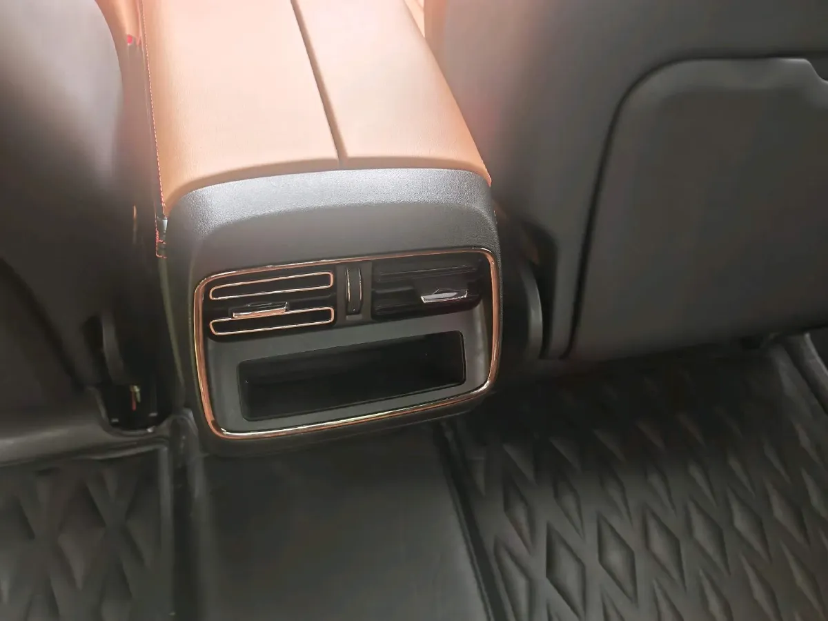 2022 Volkswagen Tiguan L 2.0T 186HP L4 7DCT,autocango,china used car exporter,china ev exporter,chinese used car exporter,chinese used ev exporter