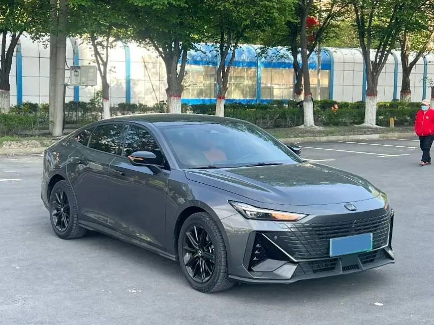 2023 ChangAn UNI-V iDD 1.5T 170HP L4 6TCT PHEV 18.4KWH,autocango,china used car exporter,china ev exporter,chinese used car exporter,chinese used ev exporter