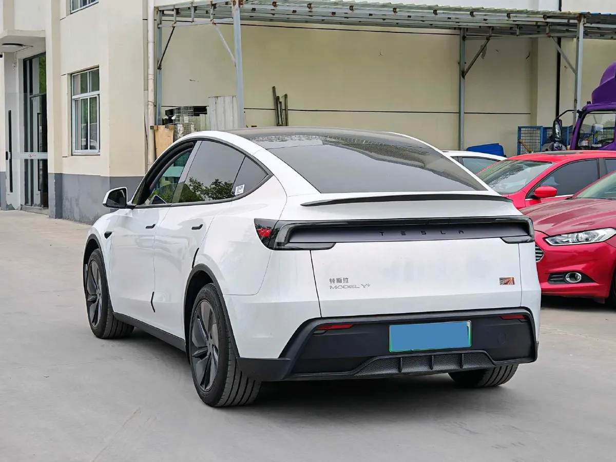 2025 Tesla Model Y BEV 62.5KWH,autocango,china used car exporter,china ev exporter,chinese used car exporter,chinese used ev exporter
