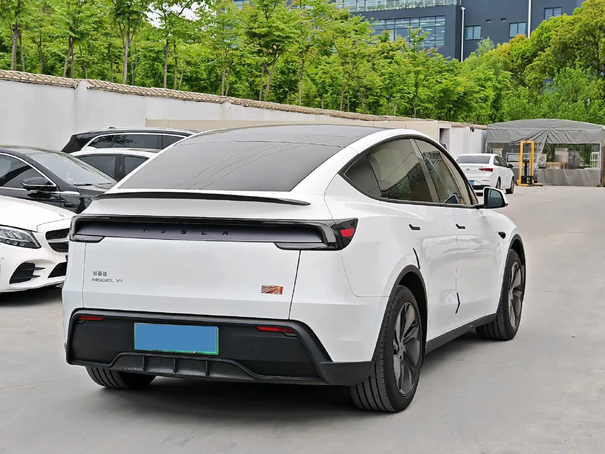 2025 Tesla Model Y BEV 62.5KWH,autocango,china used car exporter,china ev exporter,chinese used car exporter,chinese used ev exporter