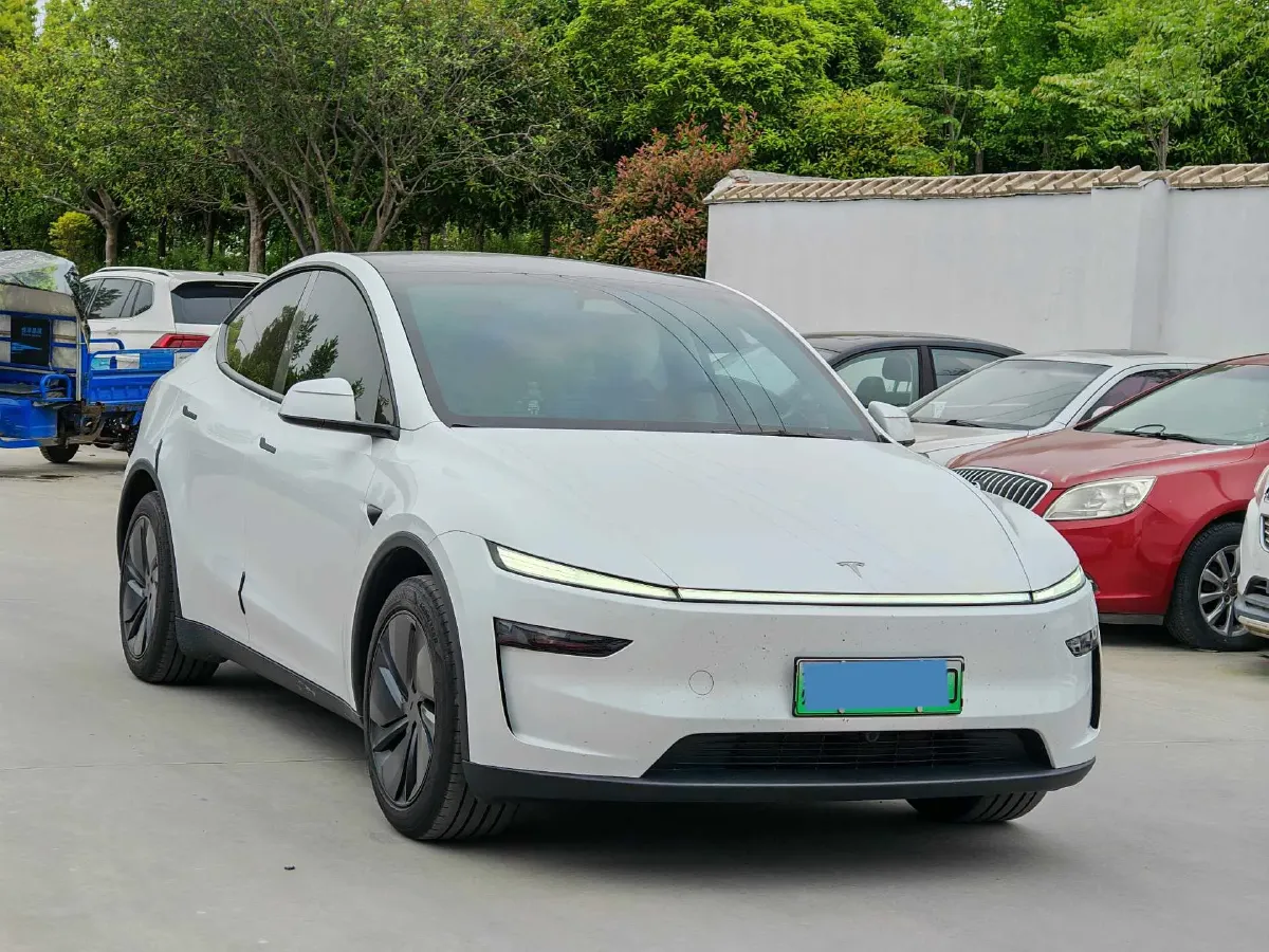 2025 Tesla Model Y BEV 62.5KWH,autocango,china used car exporter,china ev exporter,chinese used car exporter,chinese used ev exporter