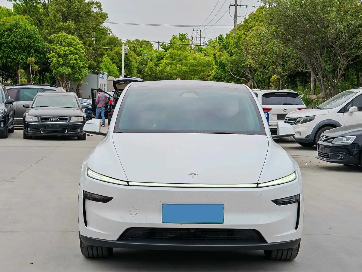 2025 Tesla Model Y BEV 62.5KWH,autocango,china used car exporter,china ev exporter,chinese used car exporter,chinese used ev exporter