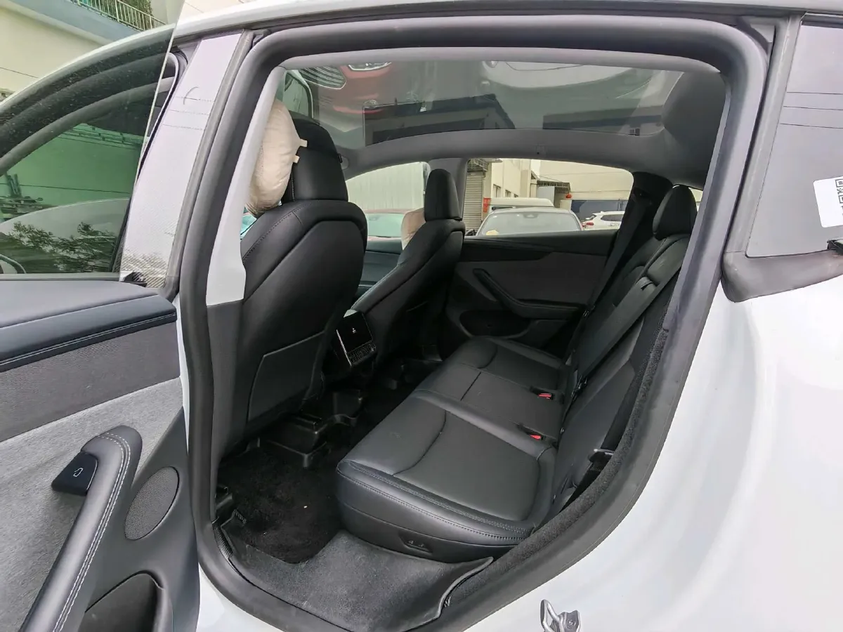 2025 Tesla Model Y BEV 62.5KWH,autocango,china used car exporter,china ev exporter,chinese used car exporter,chinese used ev exporter