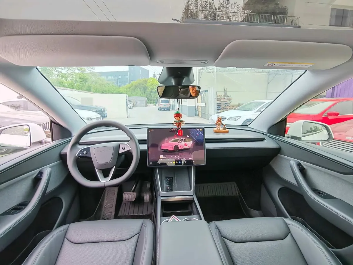 2025 Tesla Model Y BEV 62.5KWH,autocango,china used car exporter,china ev exporter,chinese used car exporter,chinese used ev exporter