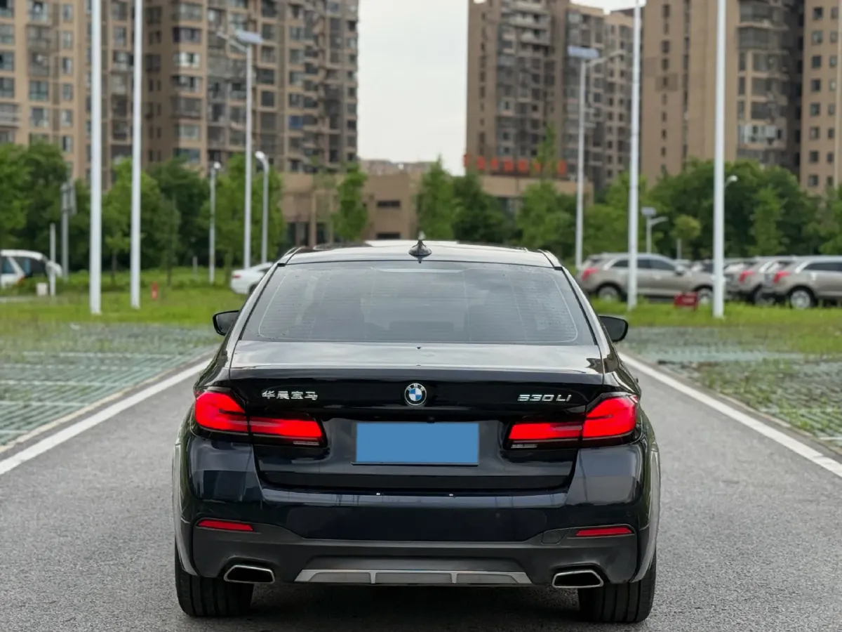 2022 BMW 5 Series 2.0T 252HP L4 8AT,autocango,china used car exporter,china ev exporter,chinese used car exporter,chinese used ev exporter
