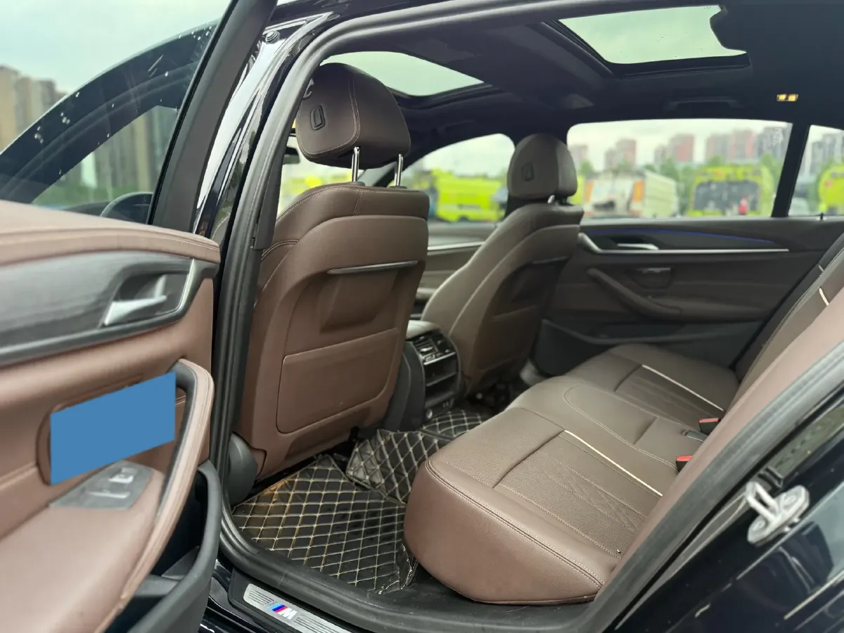 2022 BMW 5 Series 2.0T 252HP L4 8AT,autocango,china used car exporter,china ev exporter,chinese used car exporter,chinese used ev exporter