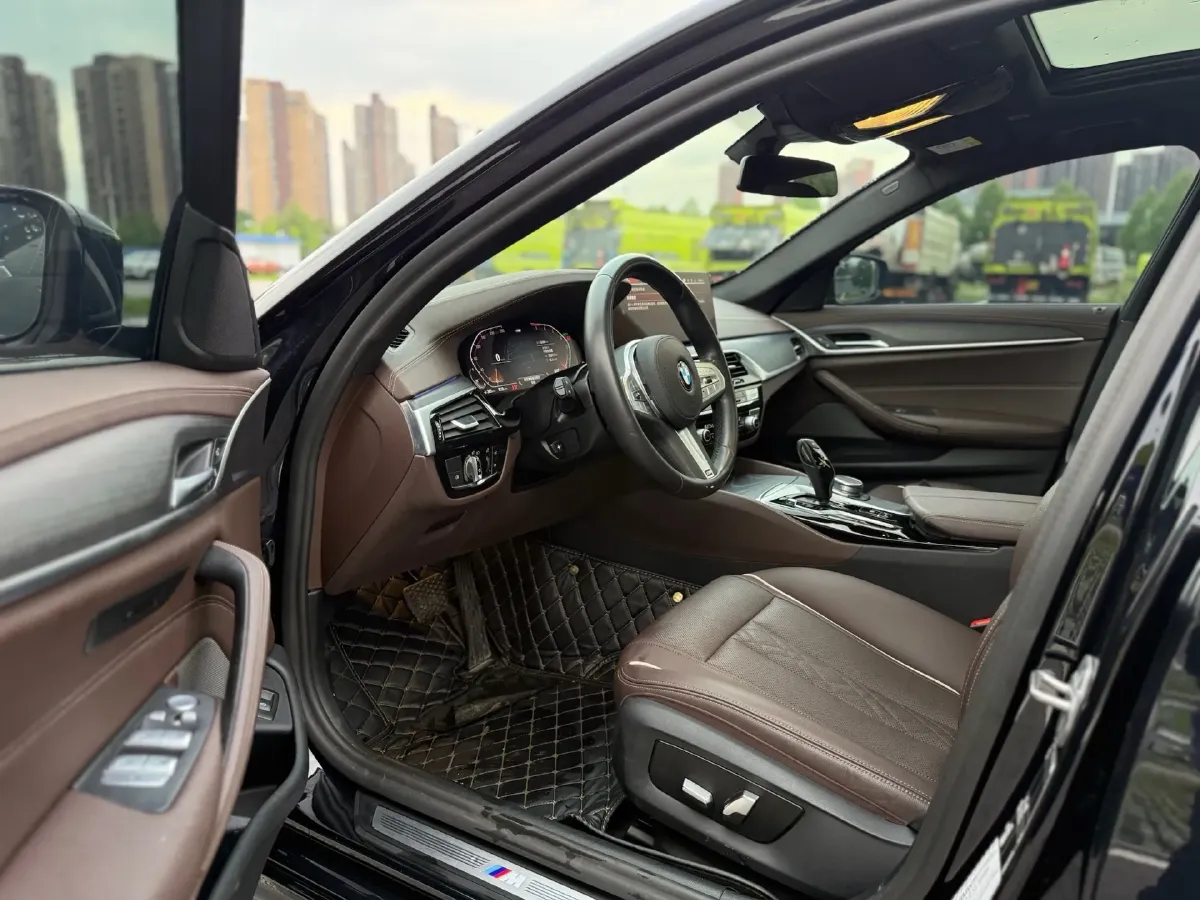 2022 BMW 5 Series 2.0T 252HP L4 8AT,autocango,china used car exporter,china ev exporter,chinese used car exporter,chinese used ev exporter