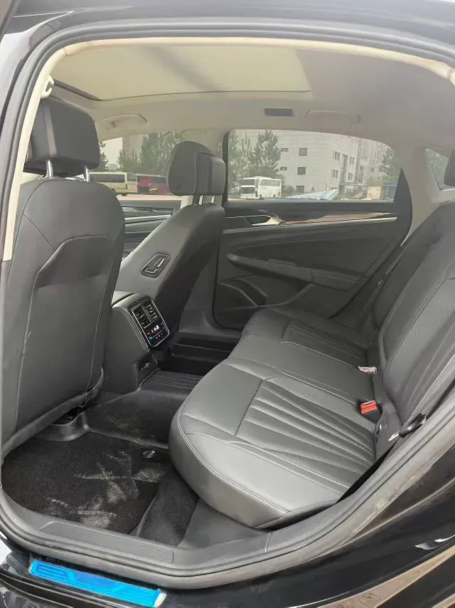 2025 Volkswagen Passat 2.0T 220HP L4 7DCT,autocango,china used car exporter,china ev exporter,chinese used car exporter,chinese used ev exporter