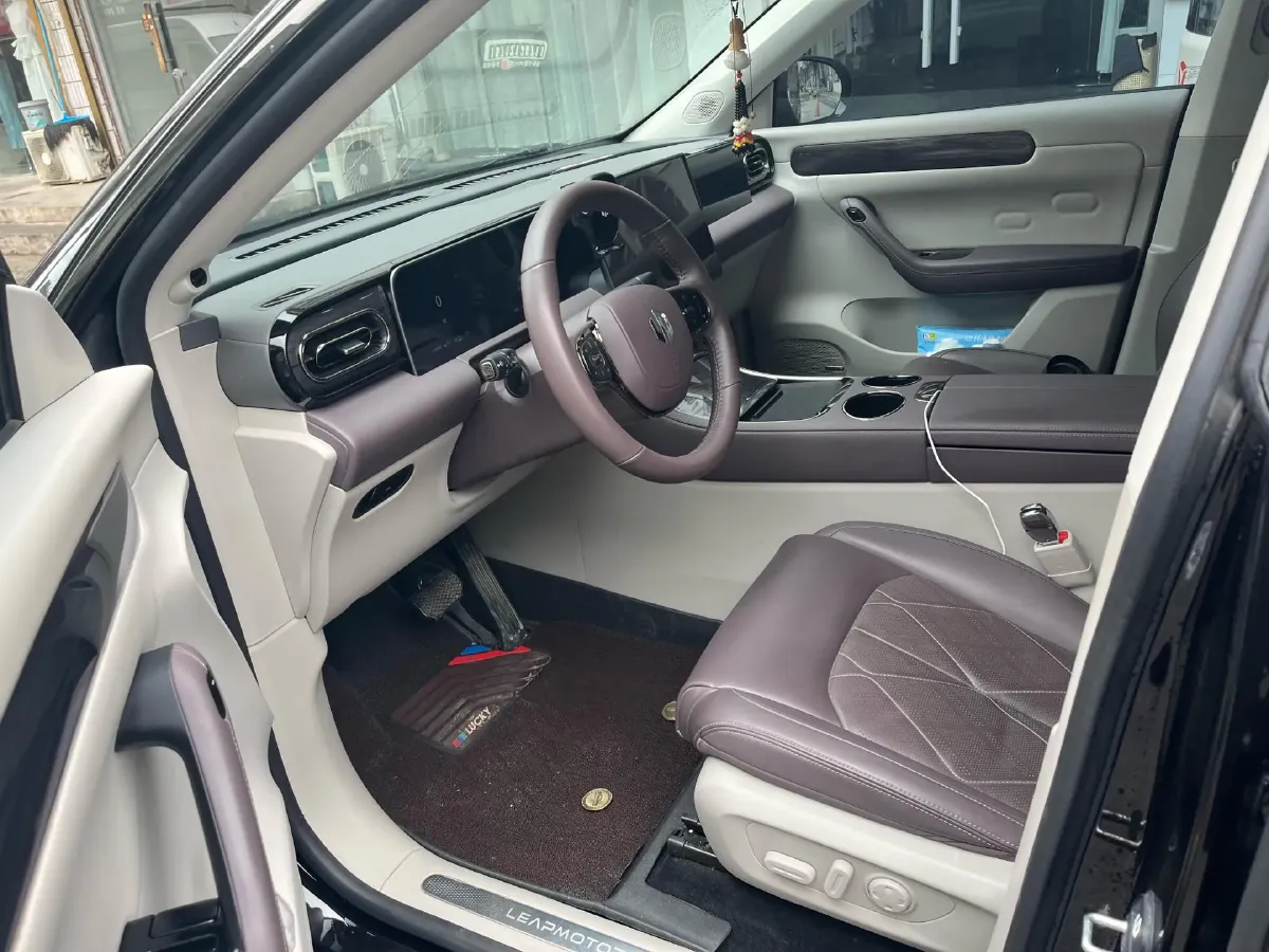 2024 Leapmotor C11 1.5L 95HP L4 REEV 43.74KWH,autocango,china used car exporter,china ev exporter,chinese used car exporter,chinese used ev exporter