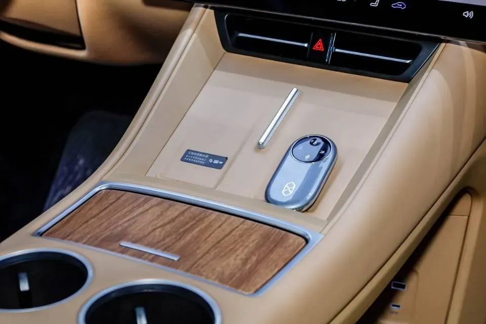 2025 Luxeed R7 REEV 156HP REEV,autocango,china used car exporter,china ev exporter,chinese used car exporter,chinese used ev exporter