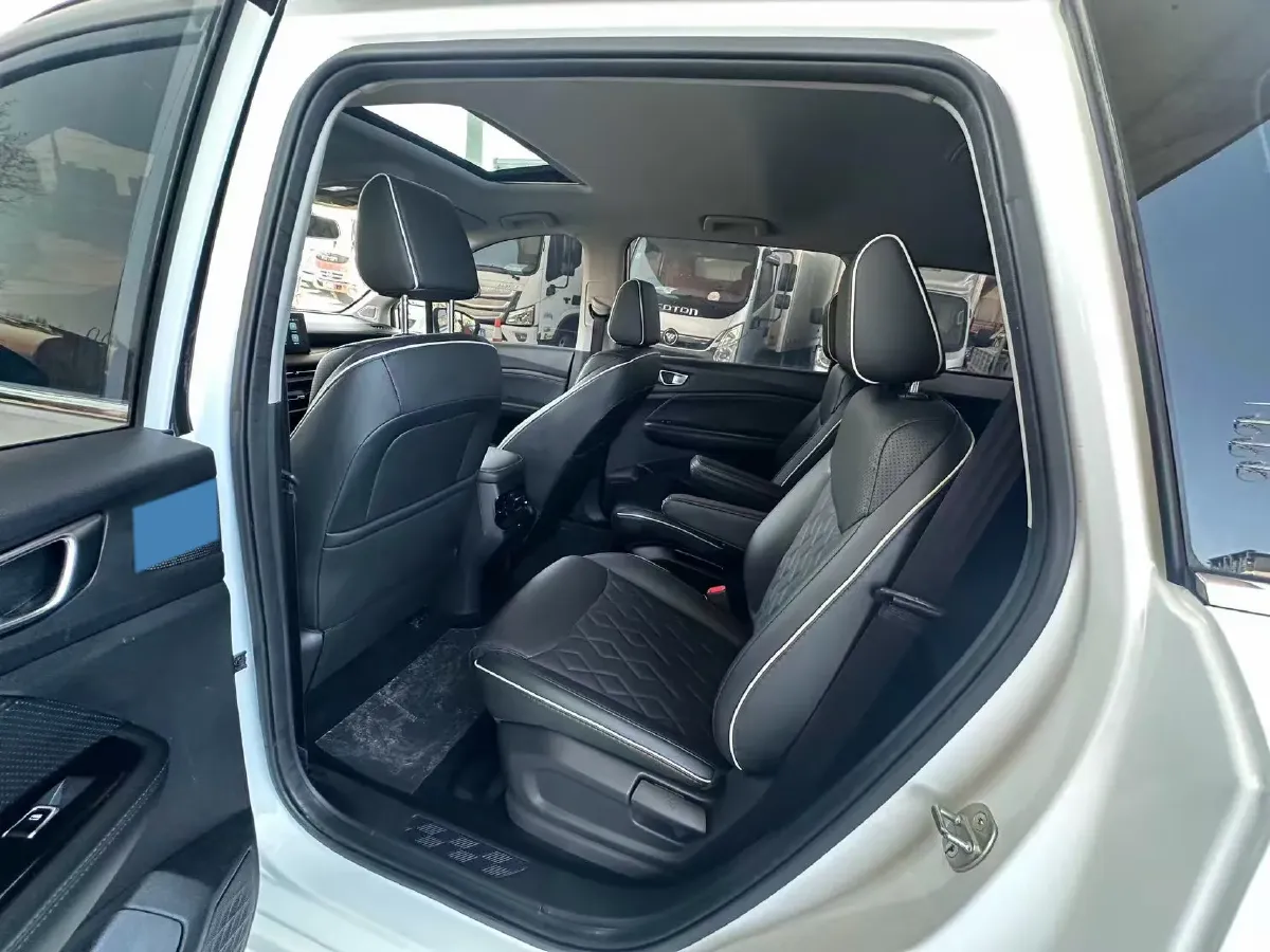 2022 Venucia T60 1.6L 126HP L4 CVT,autocango,china used car exporter,china ev exporter,chinese used car exporter,chinese used ev exporter