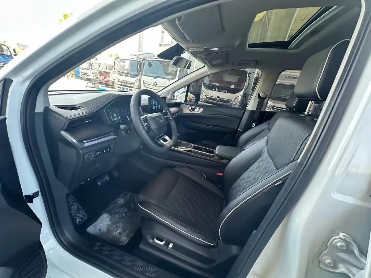 2022 Venucia T60 1.6L 126HP L4 CVT,autocango,china used car exporter,china ev exporter,chinese used car exporter,chinese used ev exporter