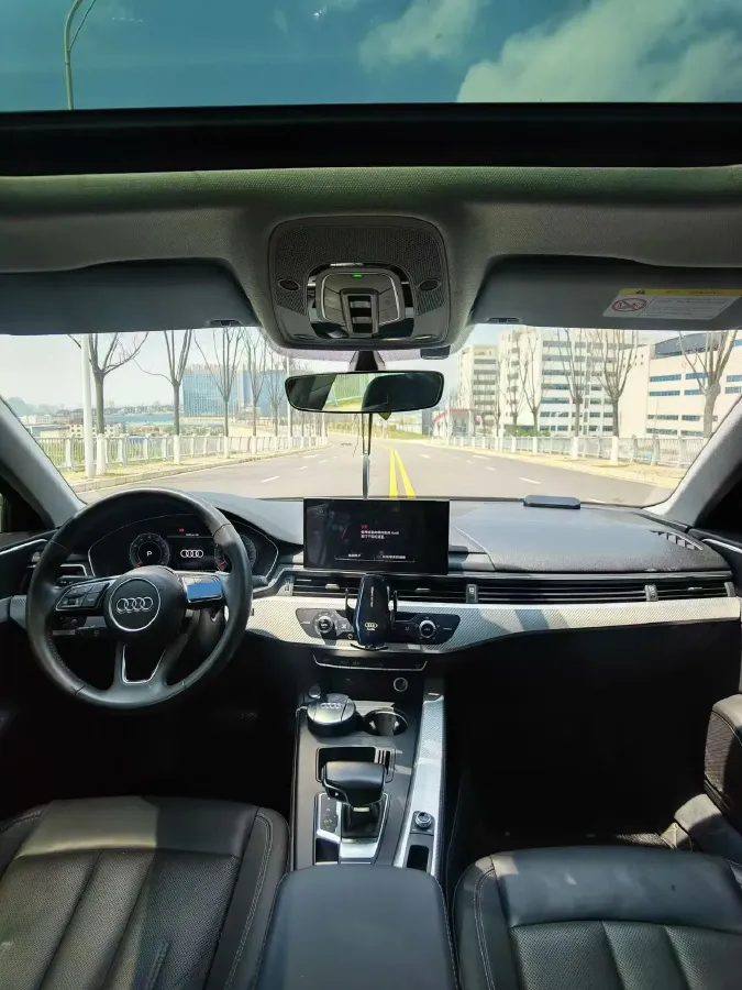 2020 Audi A4L 2.0T 190HP L4 7DCT,autocango,china used car exporter,china ev exporter,chinese used car exporter,chinese used ev exporter