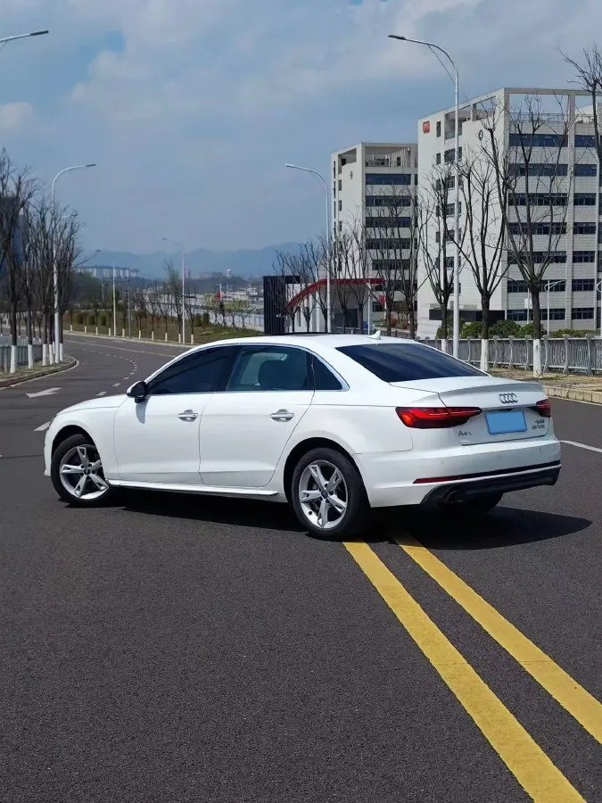 2020 Audi A4L 2.0T 190HP L4 7DCT,autocango,china used car exporter,china ev exporter,chinese used car exporter,chinese used ev exporter