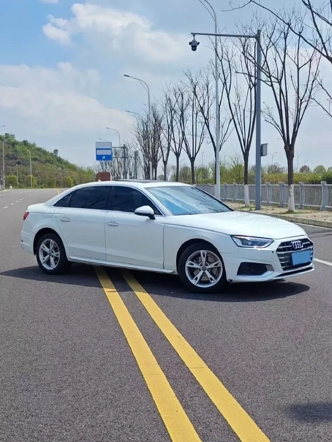 2020 Audi A4L 2.0T 190HP L4 7DCT,autocango,china used car exporter,china ev exporter,chinese used car exporter,chinese used ev exporter