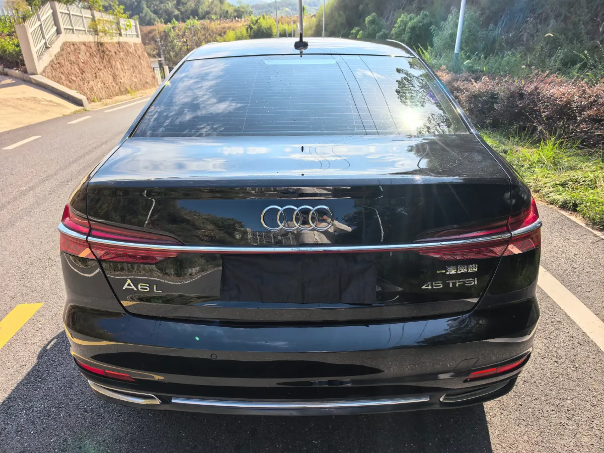 2022 Audi A6L 2.0T 224HP L4 7DCT,autocango,china used car exporter,china ev exporter,chinese used car exporter,chinese used ev exporter