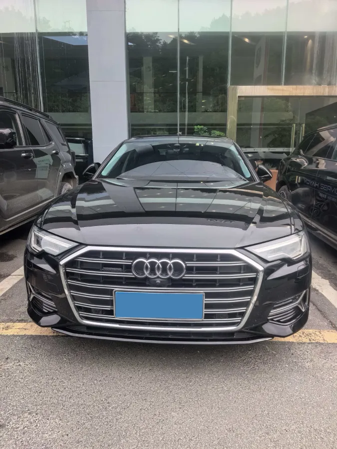 2022 Audi A6L 2.0T 224HP L4 7DCT,autocango,china used car exporter,china ev exporter,chinese used car exporter,chinese used ev exporter