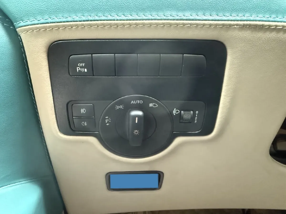 2021 Mercedes-Benz Vito 2.0T 211HP L4 9AT,autocango,china used car exporter,china ev exporter,chinese used car exporter,chinese used ev exporter