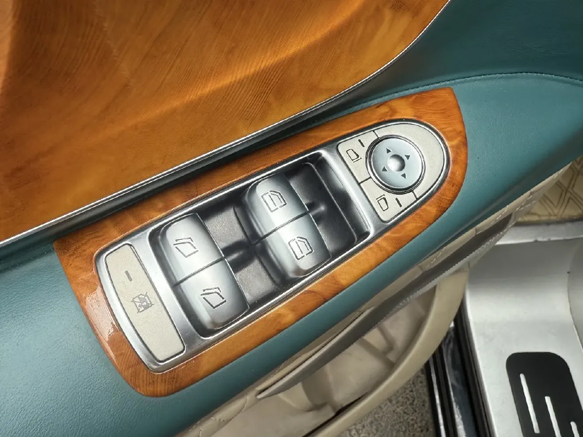 2021 Mercedes-Benz Vito 2.0T 211HP L4 9AT,autocango,china used car exporter,china ev exporter,chinese used car exporter,chinese used ev exporter