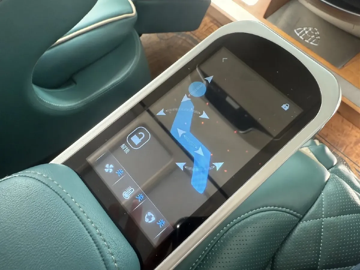 2021 Mercedes-Benz Vito 2.0T 211HP L4 9AT,autocango,china used car exporter,china ev exporter,chinese used car exporter,chinese used ev exporter