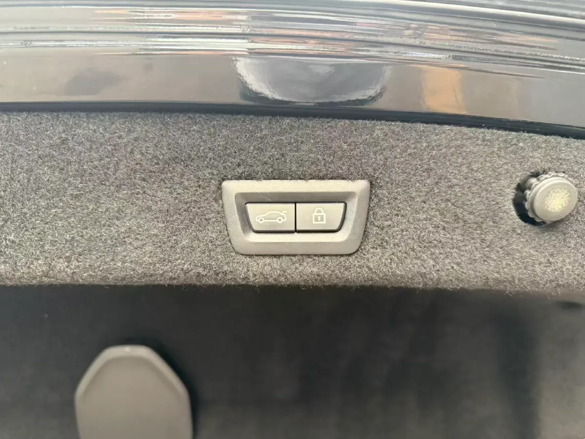 2021 Mercedes-Benz Vito 2.0T 211HP L4 9AT,autocango,china used car exporter,china ev exporter,chinese used car exporter,chinese used ev exporter