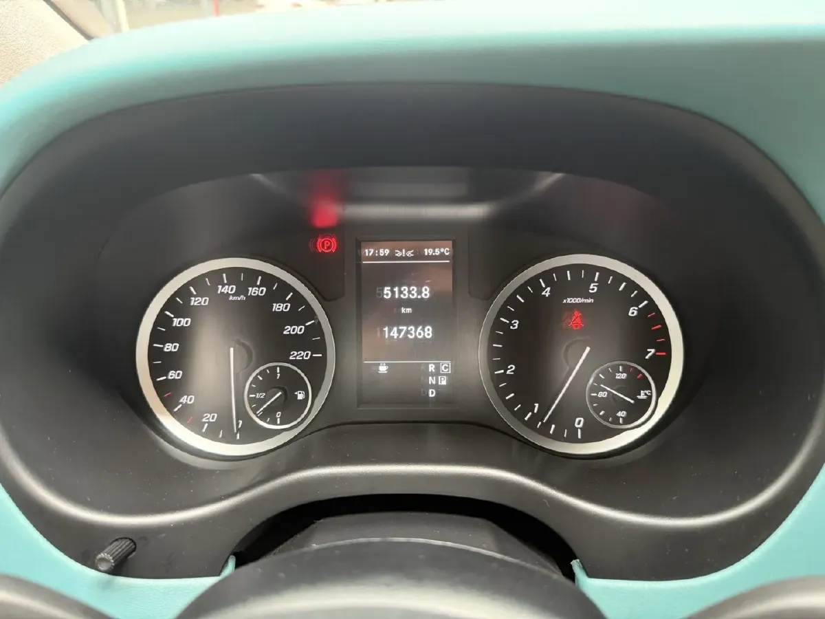 2021 Mercedes-Benz Vito 2.0T 211HP L4 9AT,autocango,china used car exporter,china ev exporter,chinese used car exporter,chinese used ev exporter