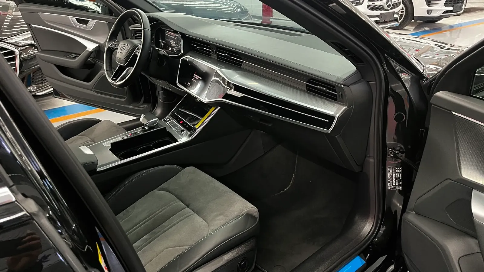 2024 Audi A6L 2.0T 190HP L4 7DCT,autocango,china used car exporter,china ev exporter,chinese used car exporter,chinese used ev exporter