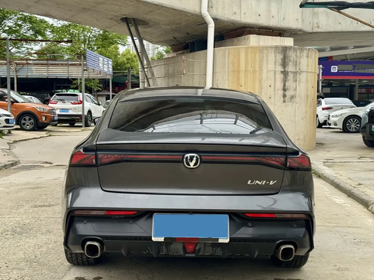 2022 ChangAn UNI-V 1.5T 188HP L4 7DCT,autocango,china used car exporter,china ev exporter,chinese used car exporter,chinese used ev exporter