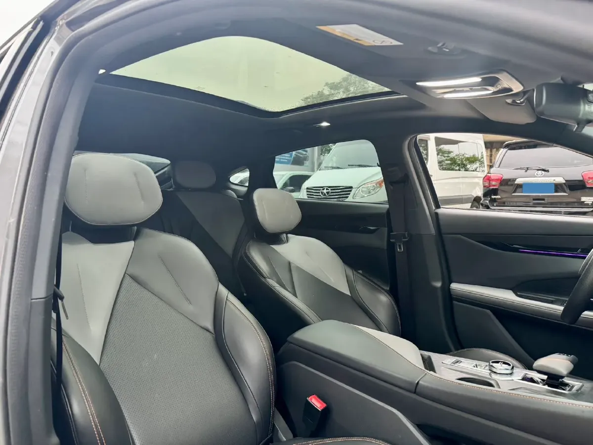 2022 ChangAn UNI-V 1.5T 188HP L4 7DCT,autocango,china used car exporter,china ev exporter,chinese used car exporter,chinese used ev exporter