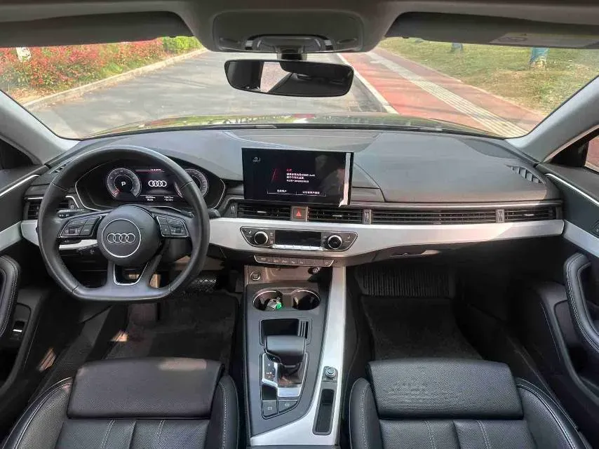 2022 Audi A4L 2.0T 190HP L4 7DCT,autocango,china used car exporter,china ev exporter,chinese used car exporter,chinese used ev exporter
