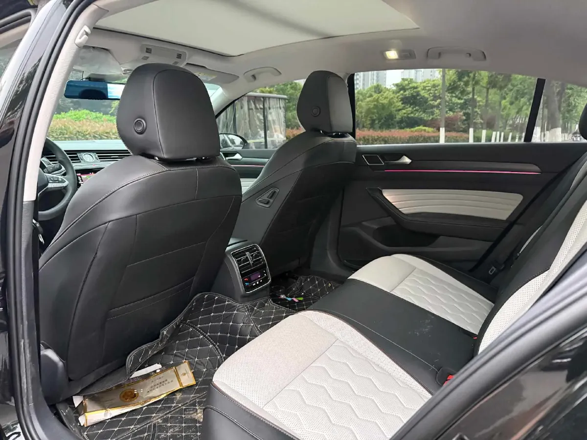 2026 Volkswagen Magotan 2.0T 220HP L4 7DCT,autocango,china used car exporter,china ev exporter,chinese used car exporter,chinese used ev exporter