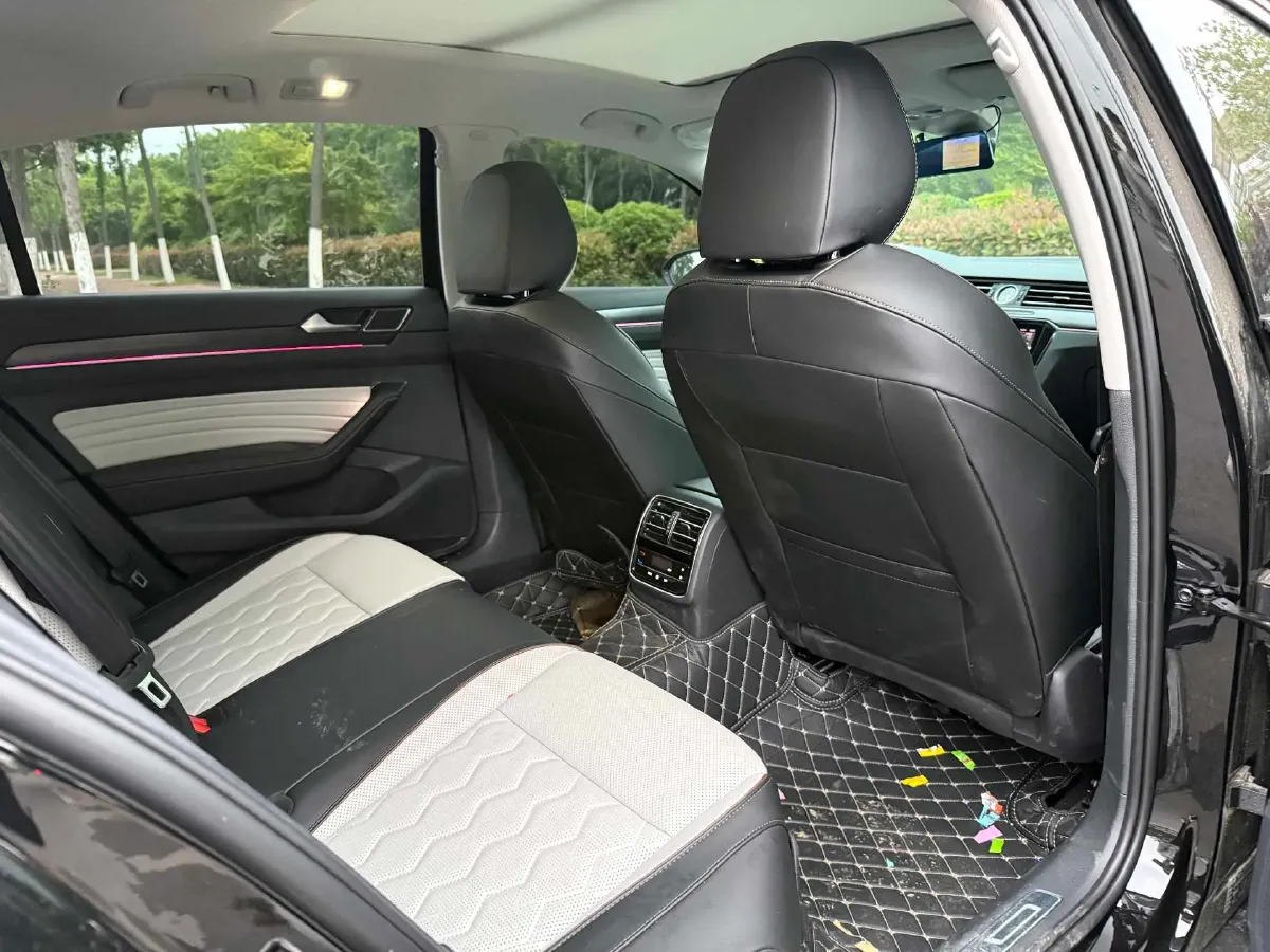 2026 Volkswagen Magotan 2.0T 220HP L4 7DCT,autocango,china used car exporter,china ev exporter,chinese used car exporter,chinese used ev exporter