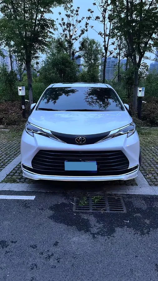 2024 Toyota Sienna 2.5L 189HP L4 E-CVT Hybrid,autocango,china used car exporter,china ev exporter,chinese used car exporter,chinese used ev exporter