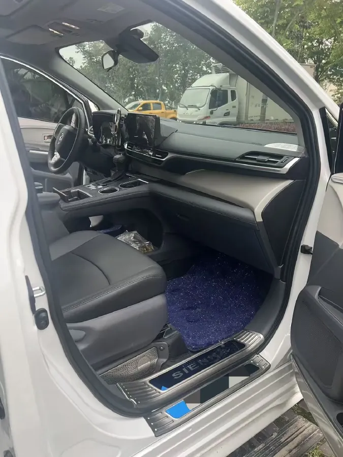 2024 Toyota Sienna 2.5L 189HP L4 E-CVT Hybrid,autocango,china used car exporter,china ev exporter,chinese used car exporter,chinese used ev exporter