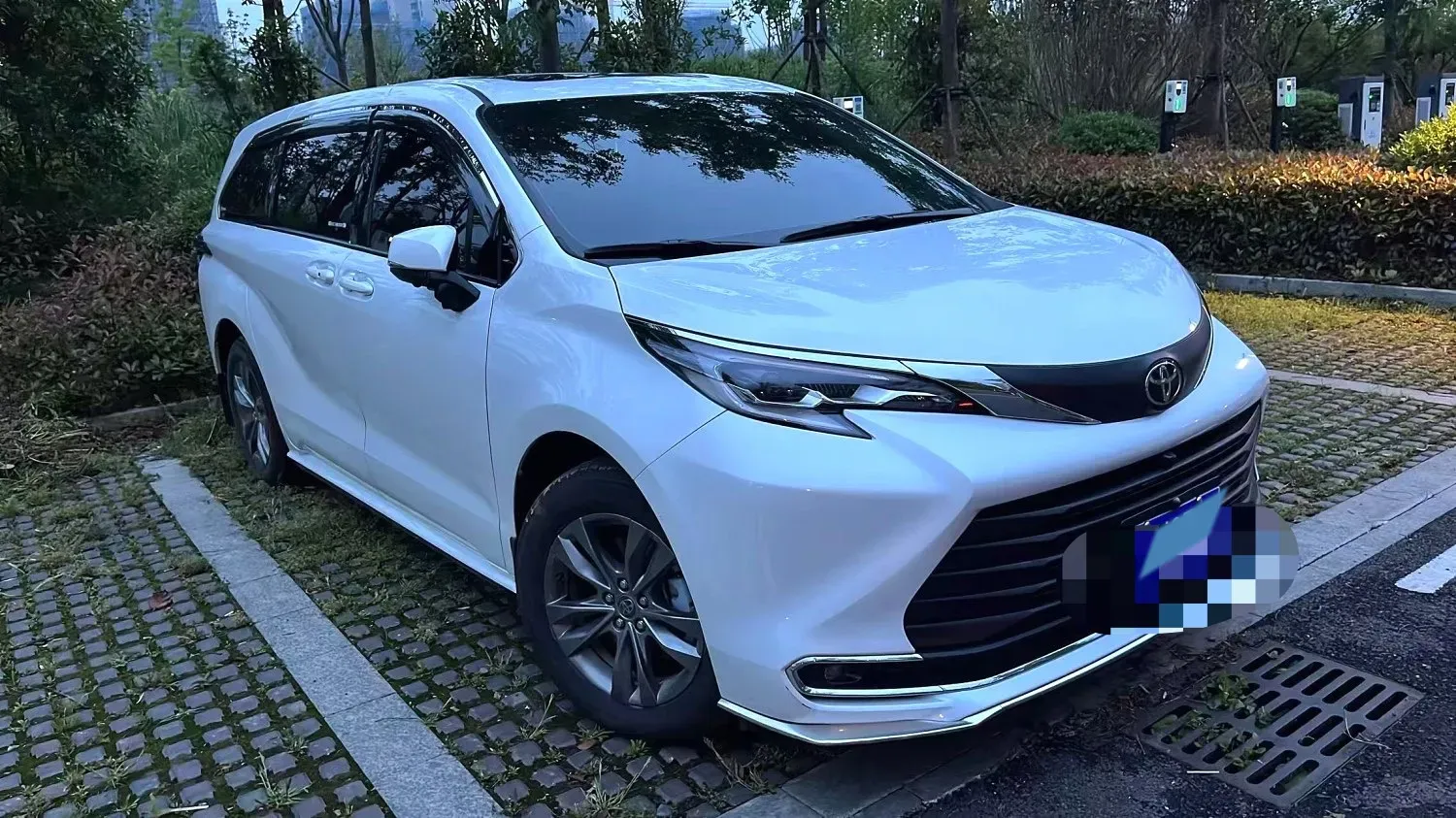 2024 Toyota Sienna 2.5L 189HP L4 E-CVT Hybrid,autocango,china used car exporter,china ev exporter,chinese used car exporter,chinese used ev exporter
