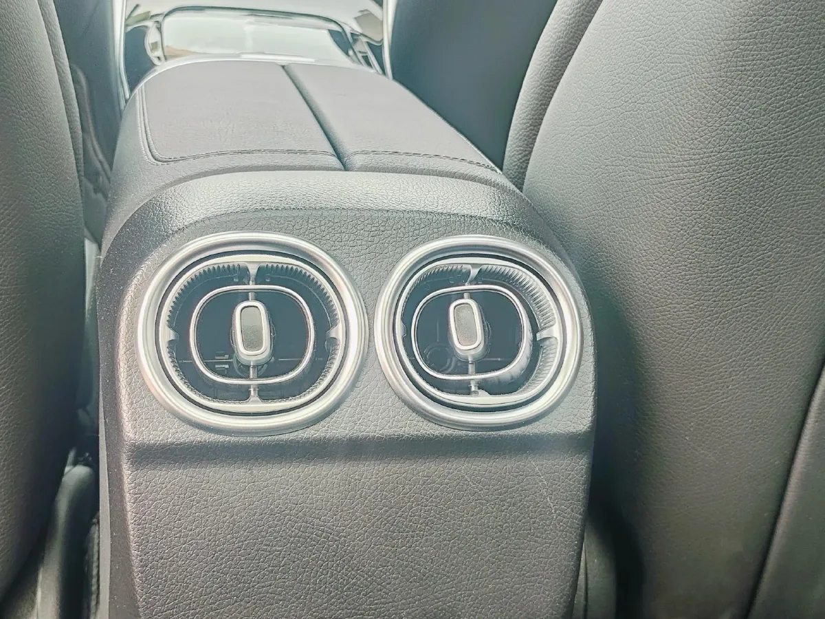 2025 Mercedes-Benz C Class 1.5T 204HP L4 9AT,autocango,china used car exporter,china ev exporter,chinese used car exporter,chinese used ev exporter