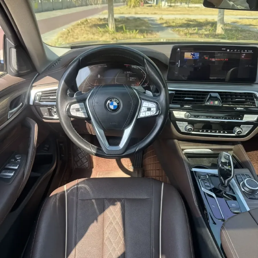 2022 BMW 5 Series 2.0T 252HP L4 8AT,autocango,china used car exporter,china ev exporter,chinese used car exporter,chinese used ev exporter