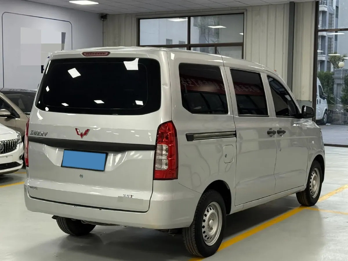 2019 WuLing HongGuang V 1.5L 99HP L4 6MT,autocango,china used car exporter,china ev exporter,chinese used car exporter,chinese used ev exporter