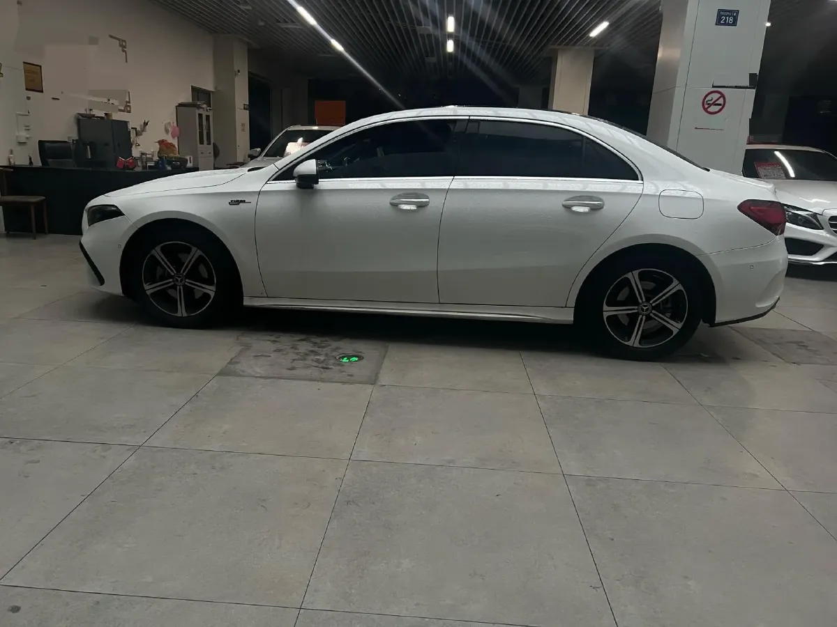 2024 Mercedes-Benz A Class 1.3T 163HP L4 7DCT,autocango,china used car exporter,china ev exporter,chinese used car exporter,chinese used ev exporter
