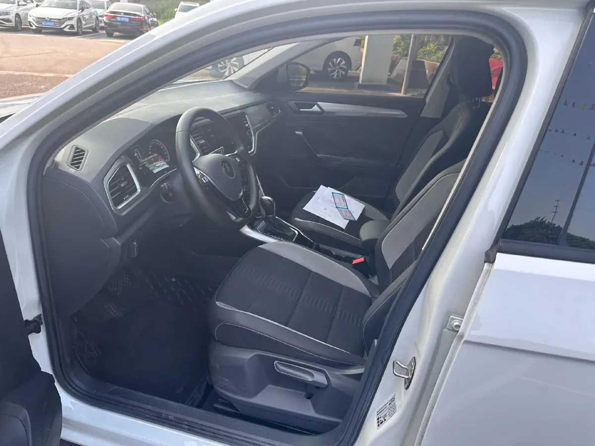 2022 Volkswagen T-Roc 1.4T 150HP L4 7DCT,autocango,china used car exporter,china ev exporter,chinese used car exporter,chinese used ev exporter