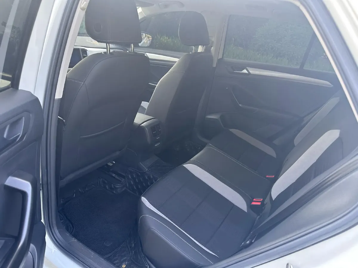 2022 Volkswagen T-Roc 1.4T 150HP L4 7DCT,autocango,china used car exporter,china ev exporter,chinese used car exporter,chinese used ev exporter