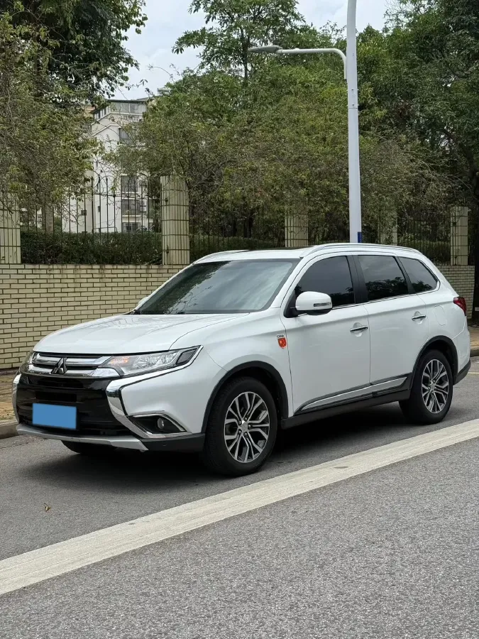 2018 Mitsubishi Outlander 2.4L 192HP L4 CVT,autocango,china used car exporter,china ev exporter,chinese used car exporter,chinese used ev exporter
