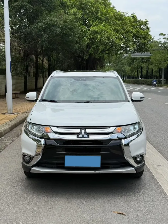 2018 Mitsubishi Outlander 2.4L 192HP L4 CVT,autocango,china used car exporter,china ev exporter,chinese used car exporter,chinese used ev exporter