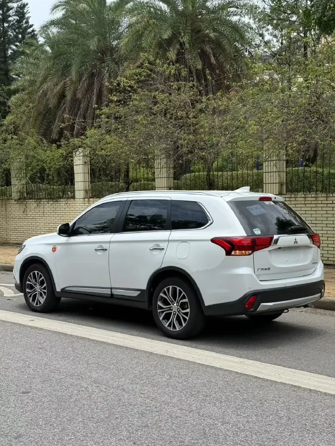 2018 Mitsubishi Outlander 2.4L 192HP L4 CVT,autocango,china used car exporter,china ev exporter,chinese used car exporter,chinese used ev exporter