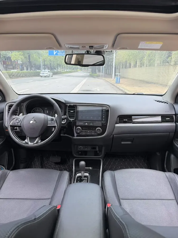 2018 Mitsubishi Outlander 2.4L 192HP L4 CVT,autocango,china used car exporter,china ev exporter,chinese used car exporter,chinese used ev exporter