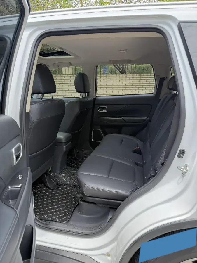 2018 Mitsubishi Outlander 2.4L 192HP L4 CVT,autocango,china used car exporter,china ev exporter,chinese used car exporter,chinese used ev exporter