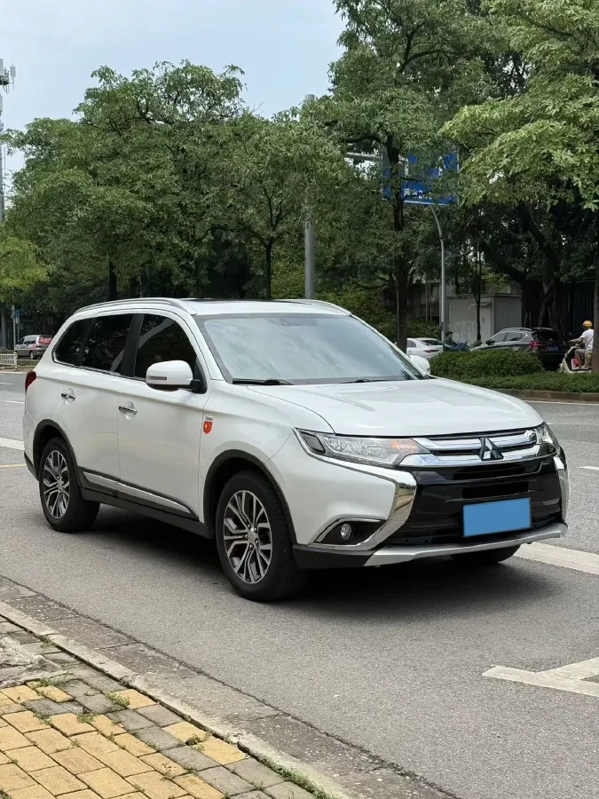 2018 Mitsubishi Outlander 2.4L 192HP L4 CVT,autocango,china used car exporter,china ev exporter,chinese used car exporter,chinese used ev exporter