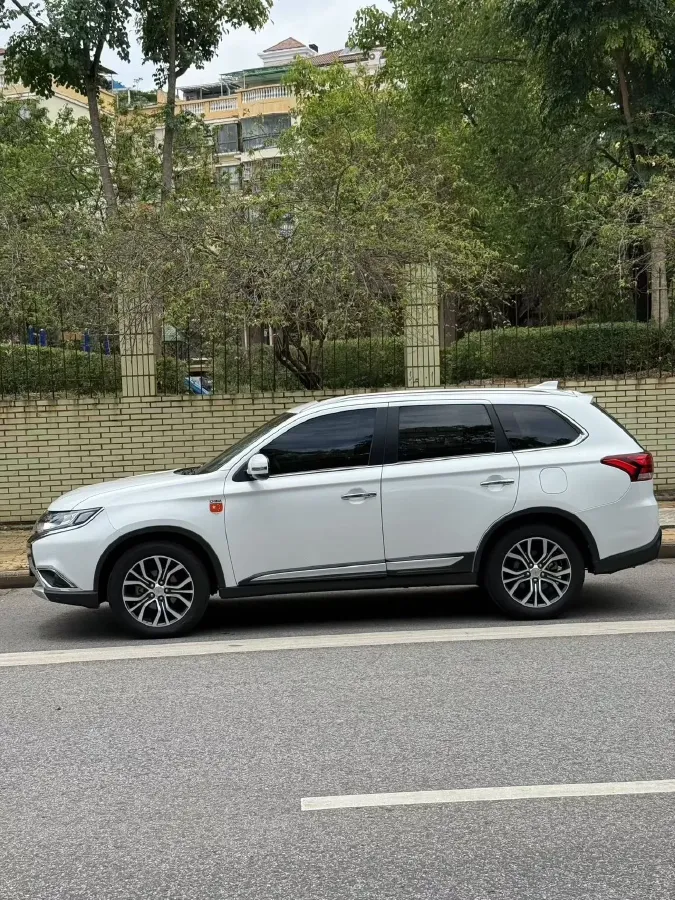 2018 Mitsubishi Outlander 2.4L 192HP L4 CVT,autocango,china used car exporter,china ev exporter,chinese used car exporter,chinese used ev exporter