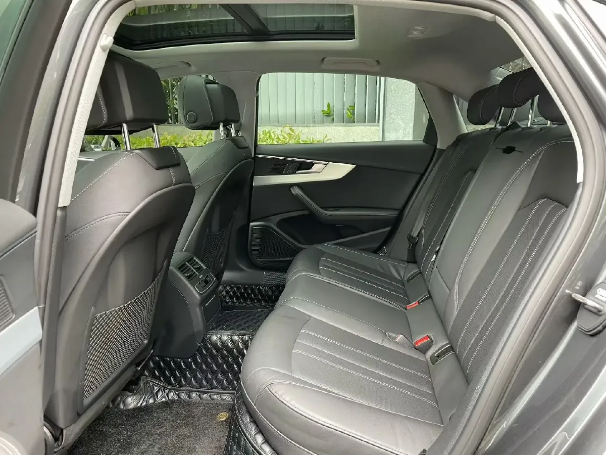 2022 Audi A4L 2.0T 190HP L4 7DCT,autocango,china used car exporter,china ev exporter,chinese used car exporter,chinese used ev exporter