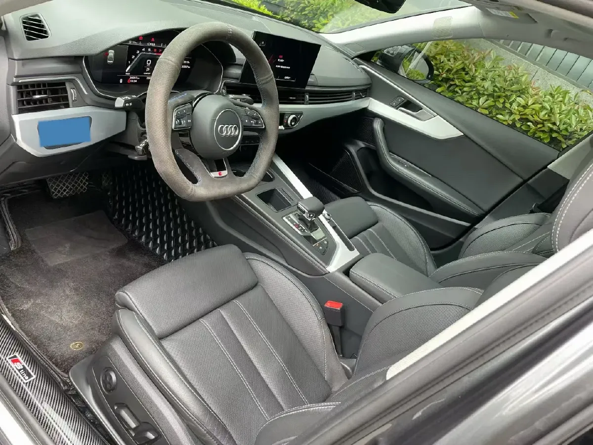 2022 Audi A4L 2.0T 190HP L4 7DCT,autocango,china used car exporter,china ev exporter,chinese used car exporter,chinese used ev exporter